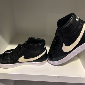 Nike Blazer 77 Mid Black White (Women's) Size 8